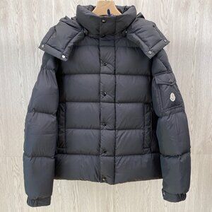 Moncle Down Jacket，Men's Matte Mayan Short Down Jacket